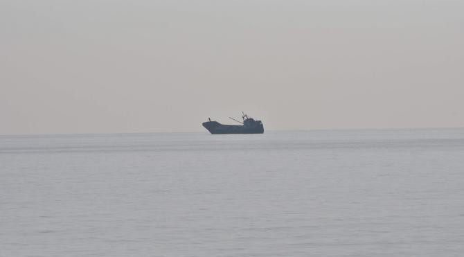 Antalya Açıklarında Terk Edilen Gemi Kemere doğru Sürükleniyor