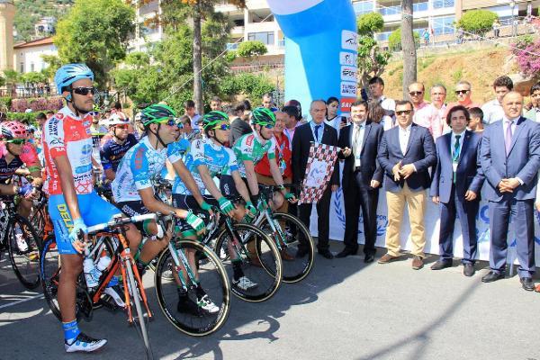 Cumhurbaşkanlığı Bisiklet Turu’nun Alanya- Kemer etabı başladı