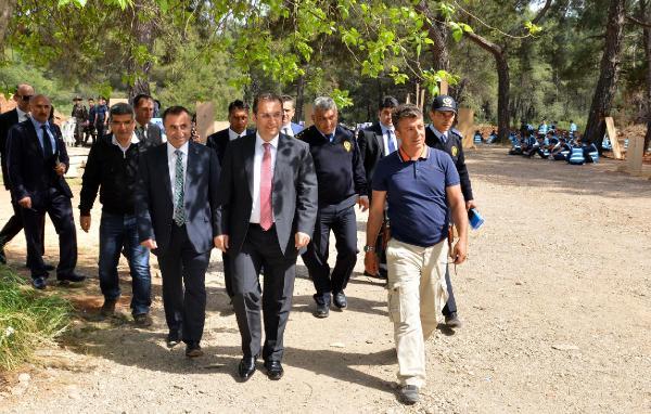 Vali Türker, özel harekat polislerini ziyaret etti