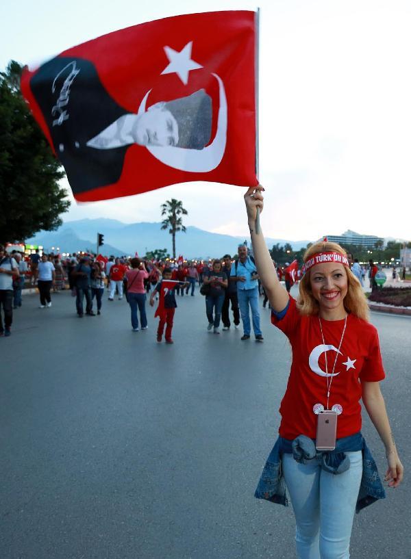 Antalya’da binler yürüdü