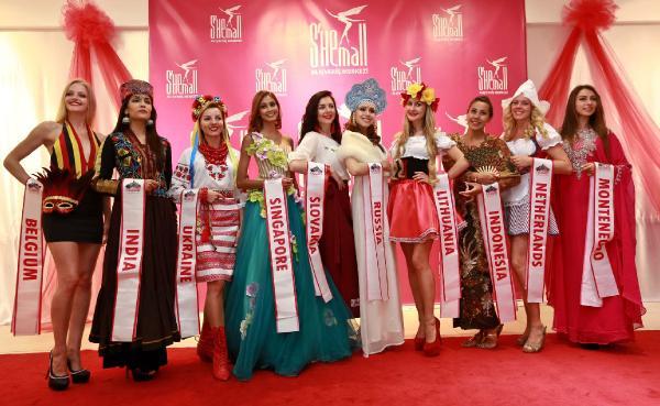 Miss Eurasia güzelleri Antalyalılarla tanıştı
