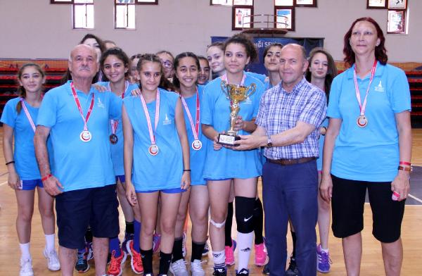 Hentbolda şampiyon İzmir