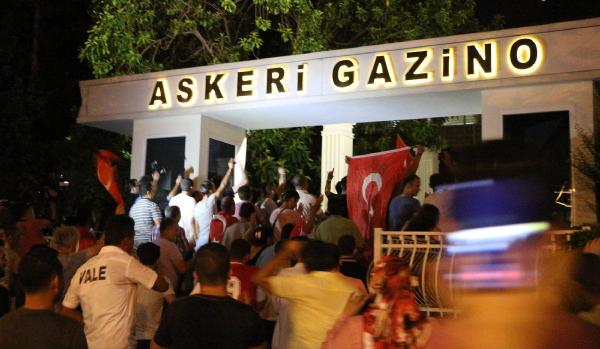 Tarihi geceyi Antalya sakin atlattı