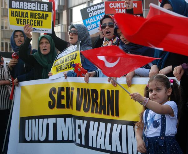 Antalya’da darbe girişimi protestoları