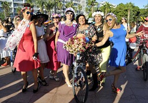 Antalya’da ‘Süslü Kadınlar Bisiklet Turu’