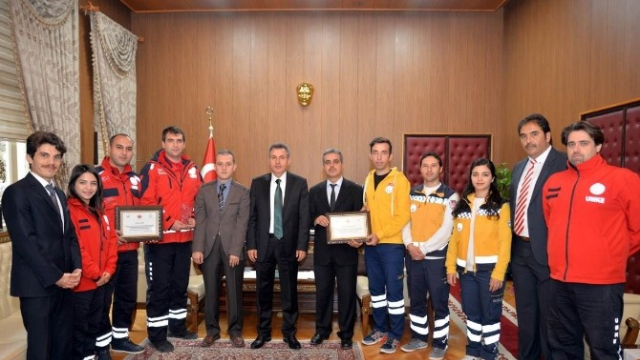 Vali Elban’a Uluslararası Sağlık Olimpiyatları’nda Dereceye Giren Umke ve 112’den Ziyaret