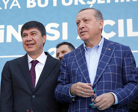 Erdoğan’dan Avrupa’da Kendisini Hedef Gösteren Pankarta Sert Tepki: Üzüleceksiniz
