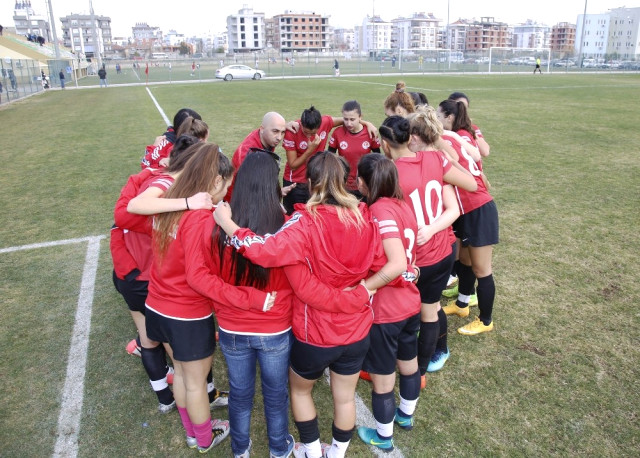 Döşemealtı Kadın Futbol Takımı’ndan Fair-Play Örneği