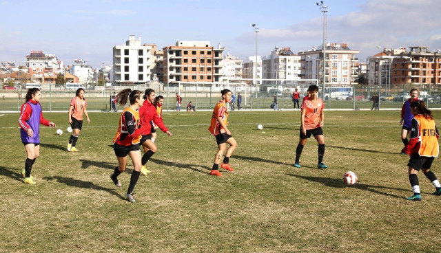 Döşemealtı Kadın Futbol Takımı, Beşiktaş ile Karşılaşacak
