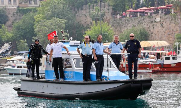 Antalya’da deniz polisi 1 yılda 98 kişiyi kurtarıp 23 ceset çıkardılar