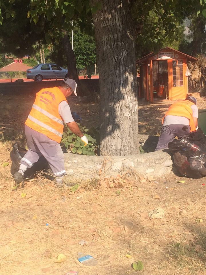 Beldibi Atatürk Parkı temizlendi