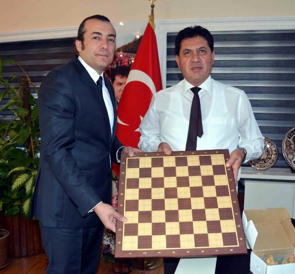 Başkan Gül’e satranç teşekkürü