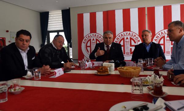 Antalyaspor Başkanı Bulut: “İş yeri sahipleri, çalışanlara maç saatinde izin versin”