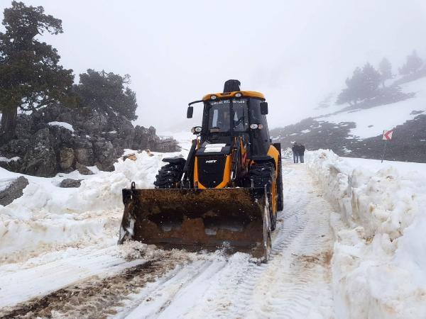 Antalya’da karla mücadele çalışması