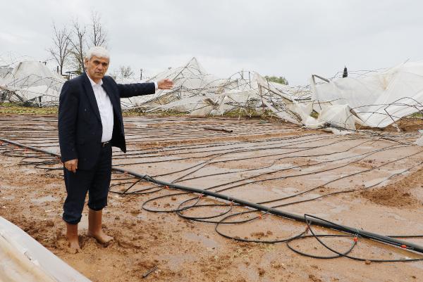 Antalya’da hortum, serada ve tarım alanlarında hasara yol açtı