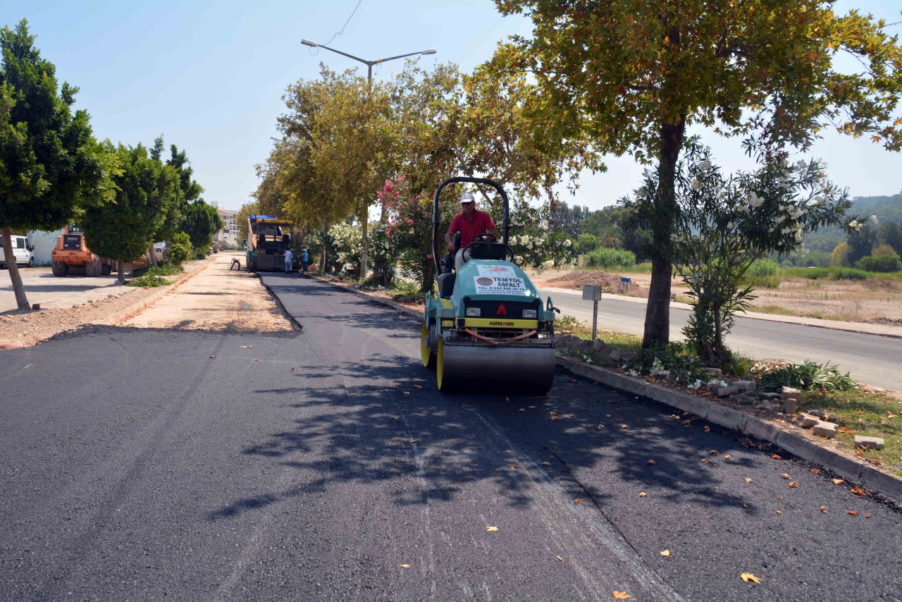 Onno Tunç Caddesi’nde asfalt yeniliyor