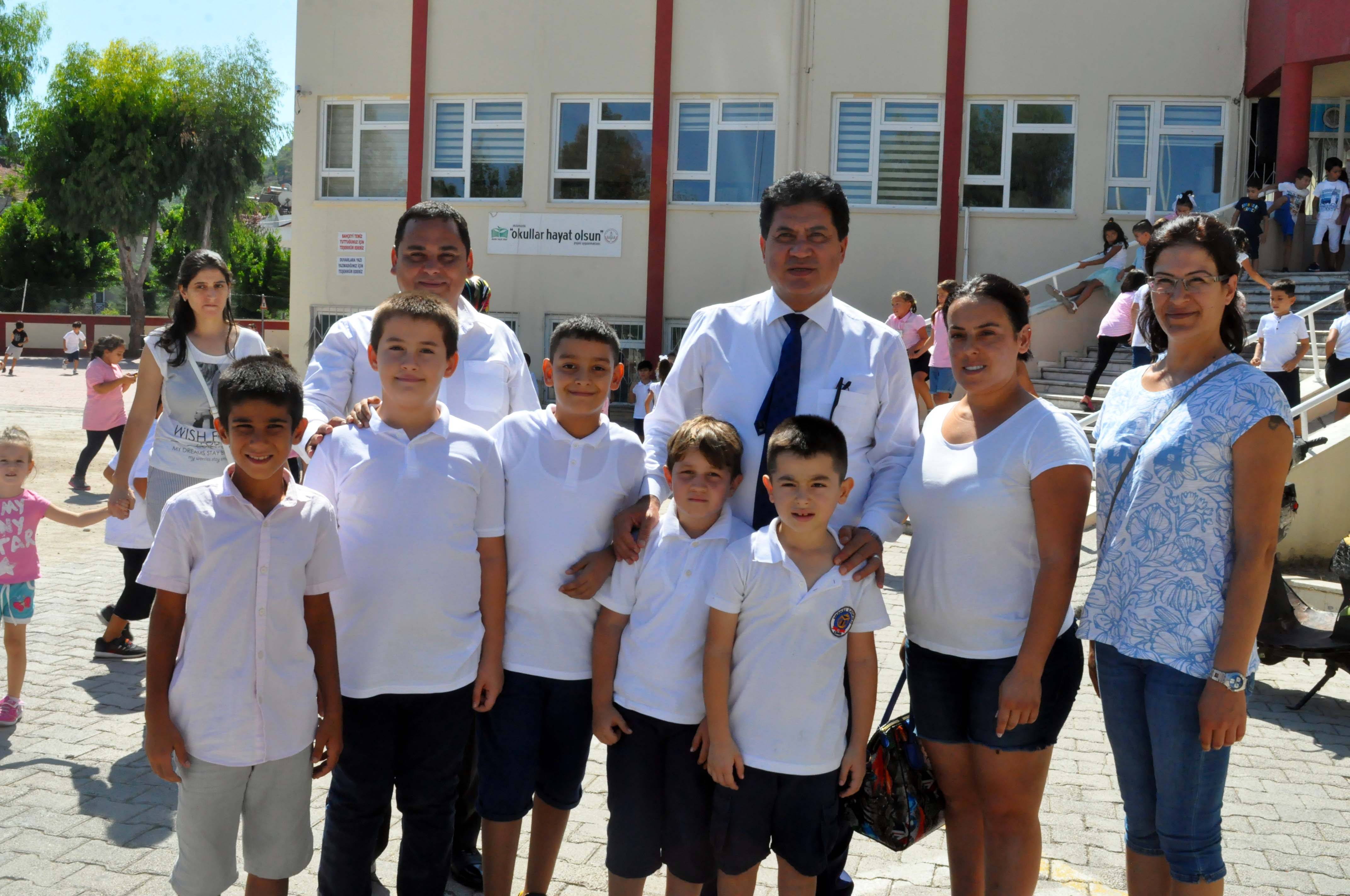 Başkan Gül’den okullara ziyaret