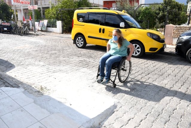 Bedensel engelli vatandaşın evine özel engelli rampası