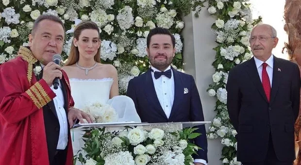 Başkan Böcek oğlunun nikahını kıydı, Kılıçdaroğlu şahitliğini yaptı