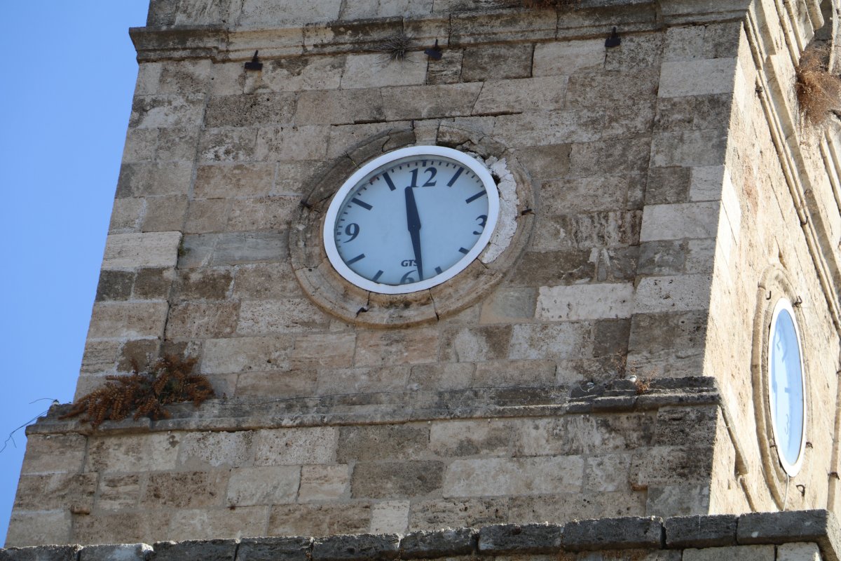 Antalya’da tarihi saat kulesinde, orijinal saatin yerinde olmadığı belirlendi